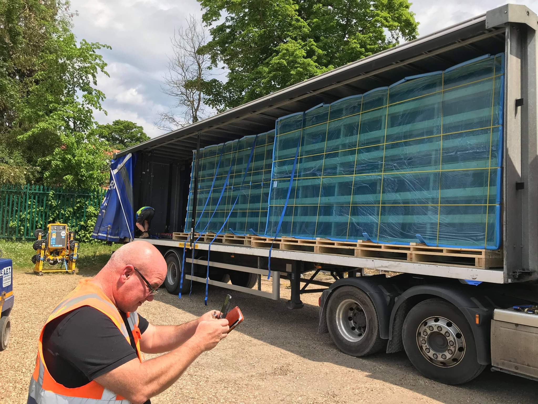 Flood glazing windows