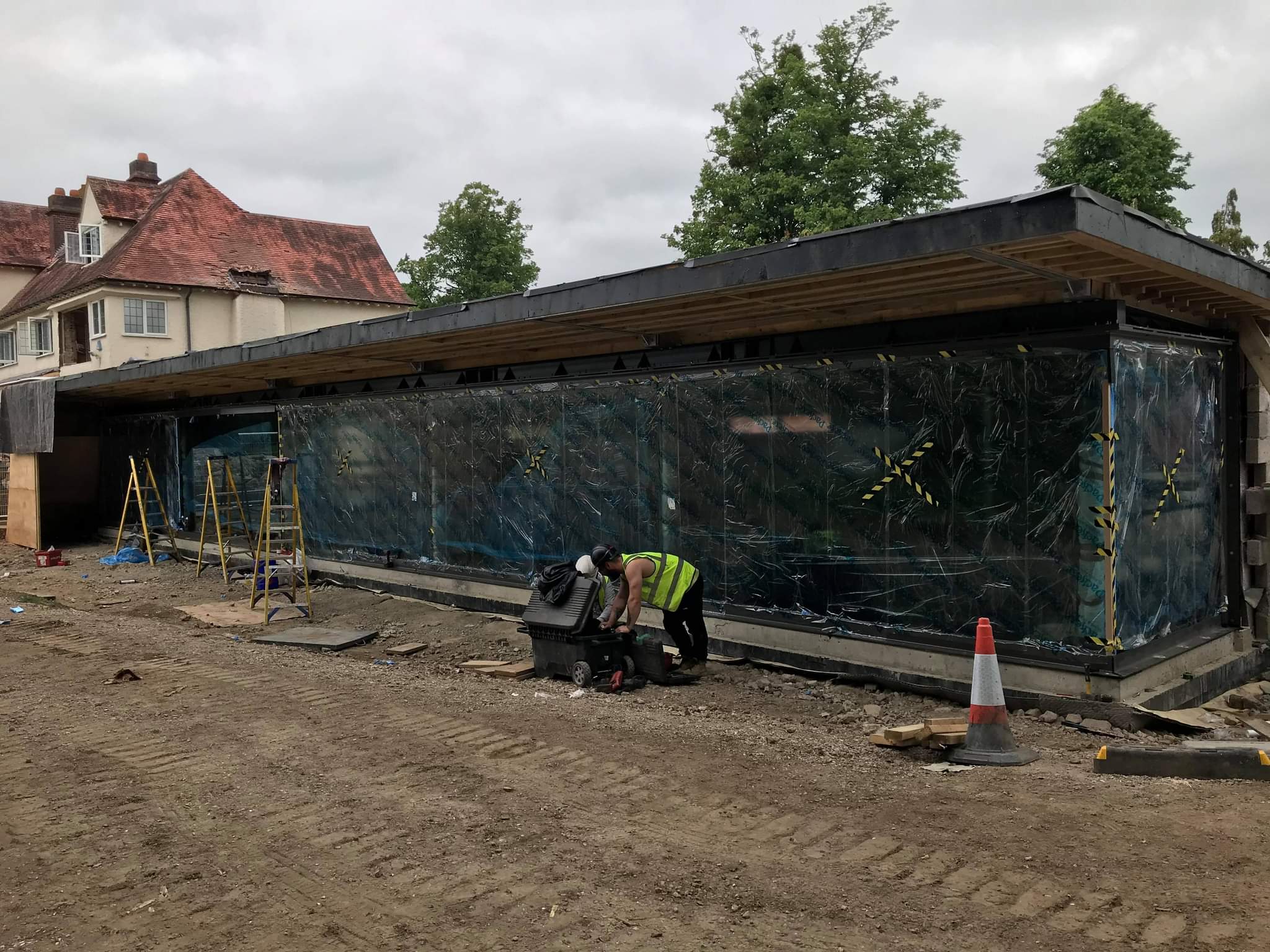 Flood glazing windows