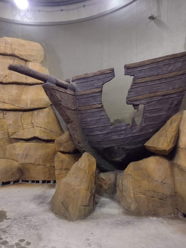 Ship wreck feature