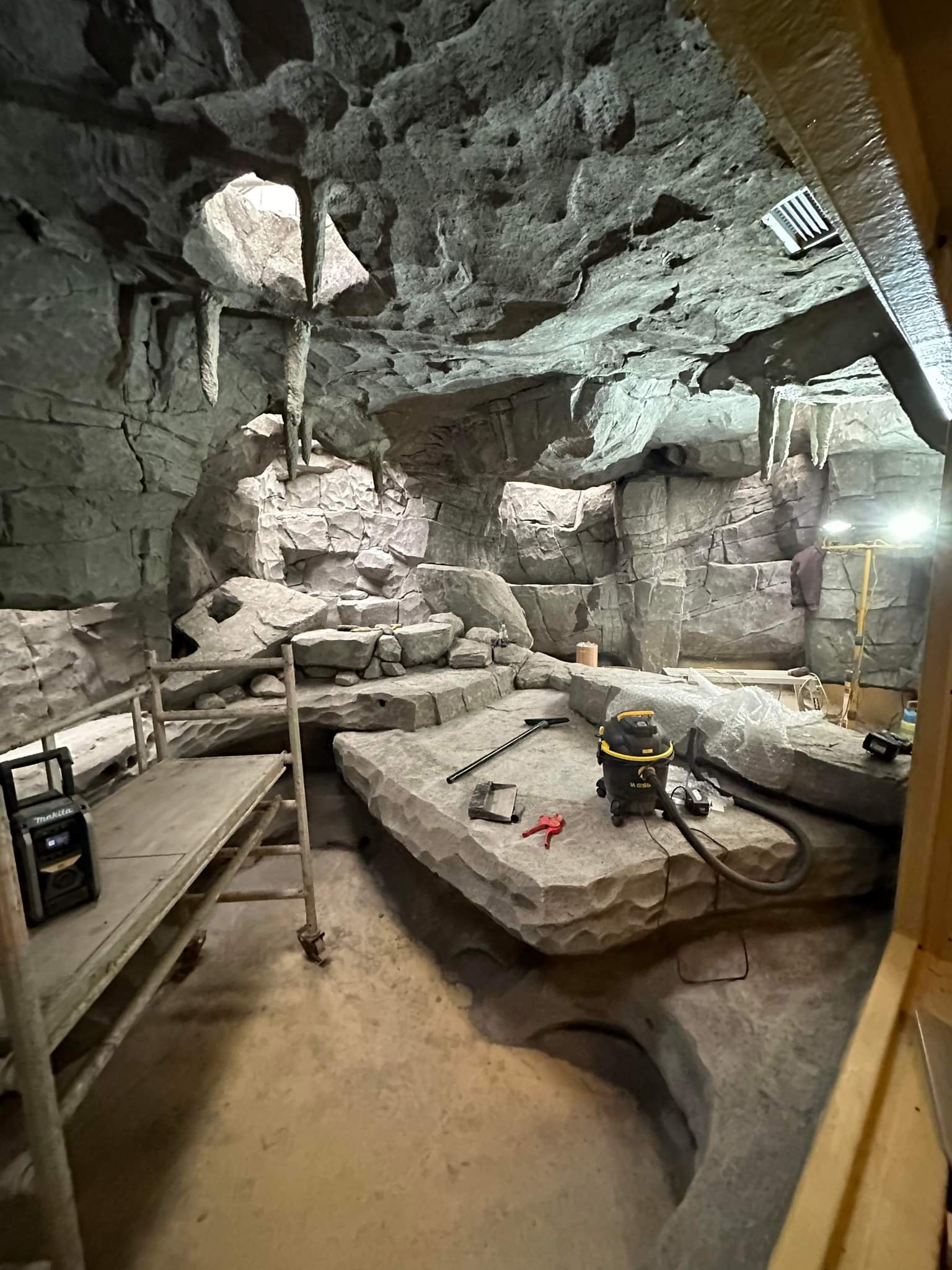 Caimen and cenote caves