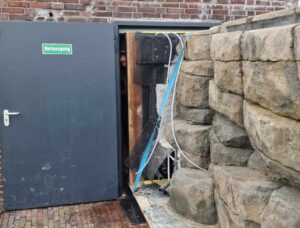 Sectional aquarium tanks