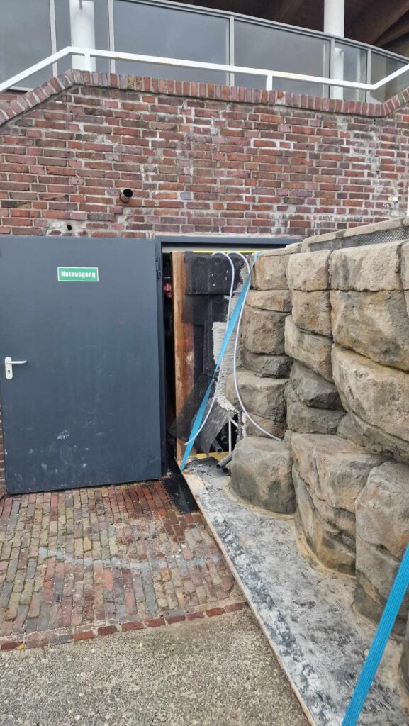 Sectional aquarium tanks